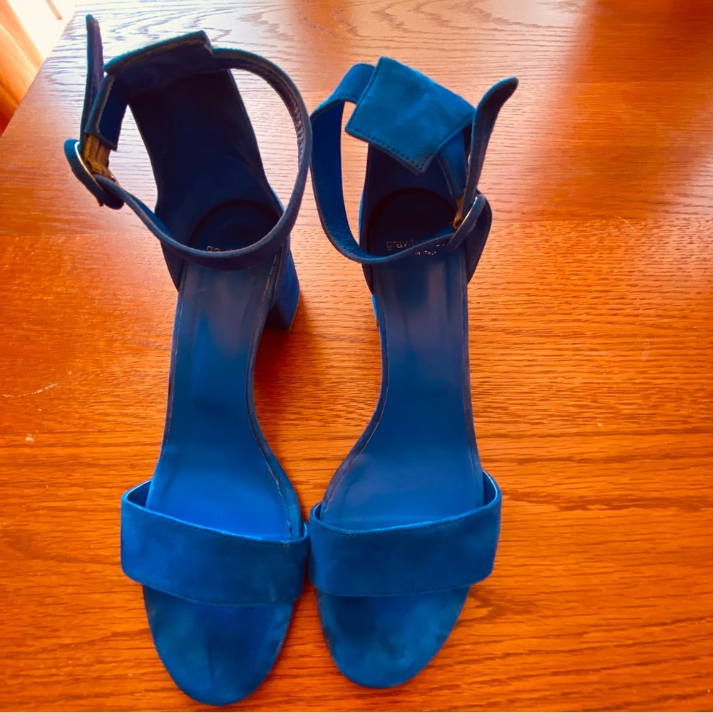 Gravity Pope size 40 cobalt blue suede block heel sandal.